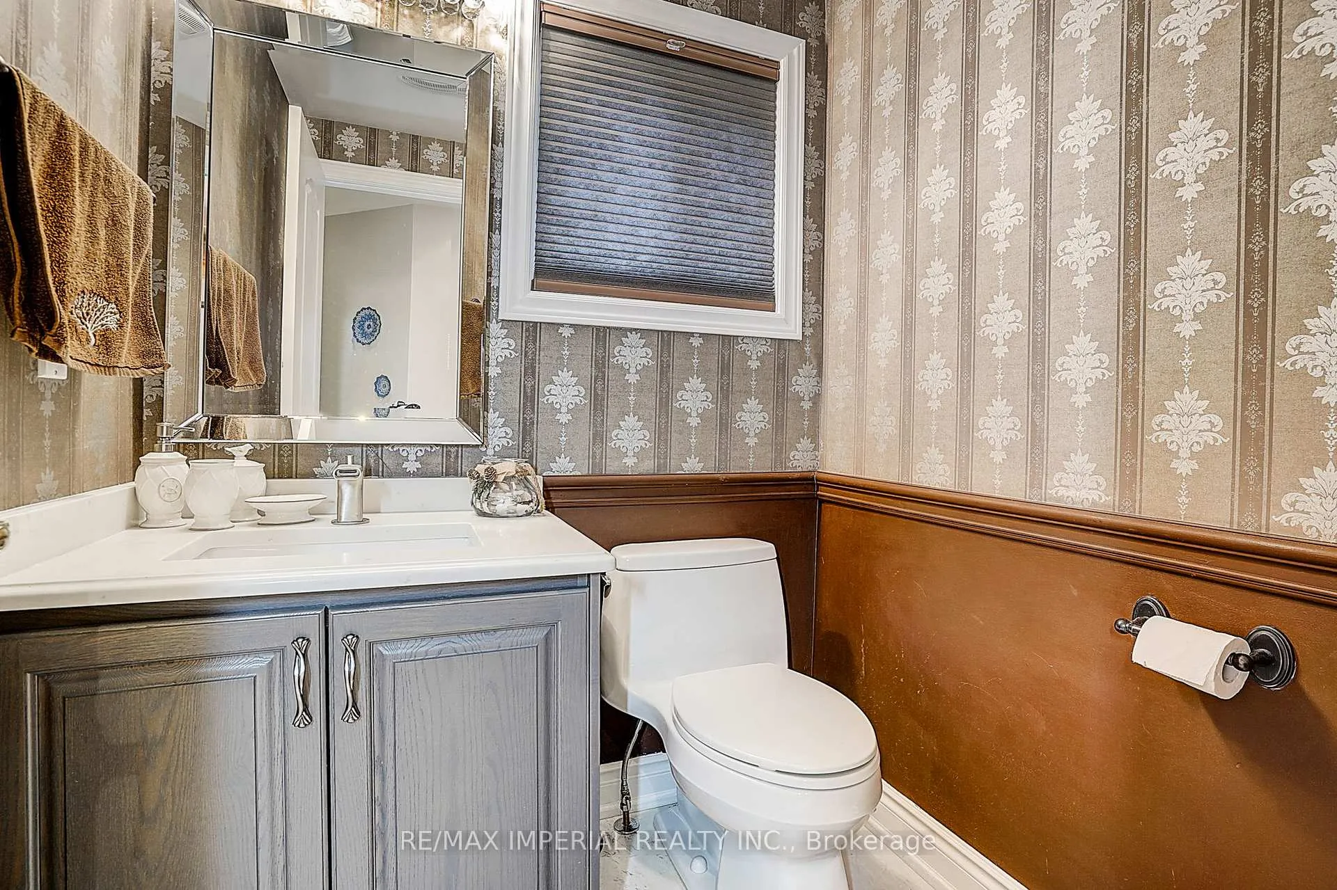 Photo 9 of 32 Brandon Gate Drive, Vaughan, Maple — HOMEH