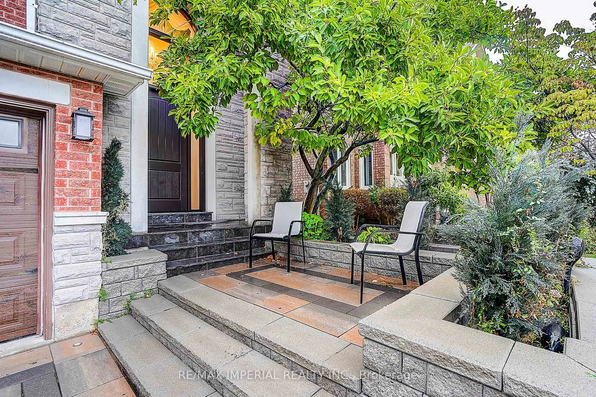 Photo 10 of 32 Brandon Gate Drive, Vaughan, Maple — HOMEH