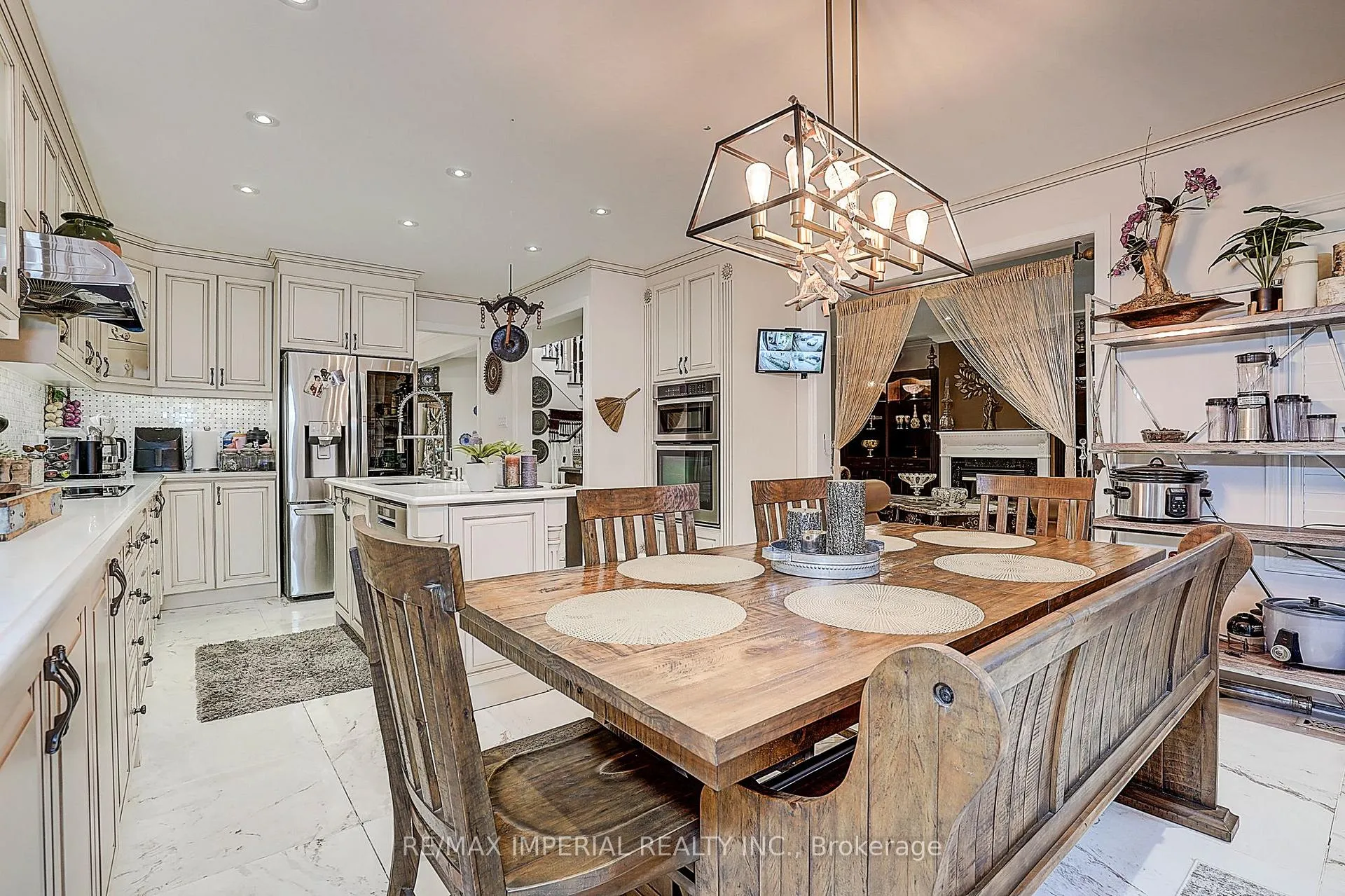 Photo 17 of 32 Brandon Gate Drive, Vaughan, Maple — HOMEH
