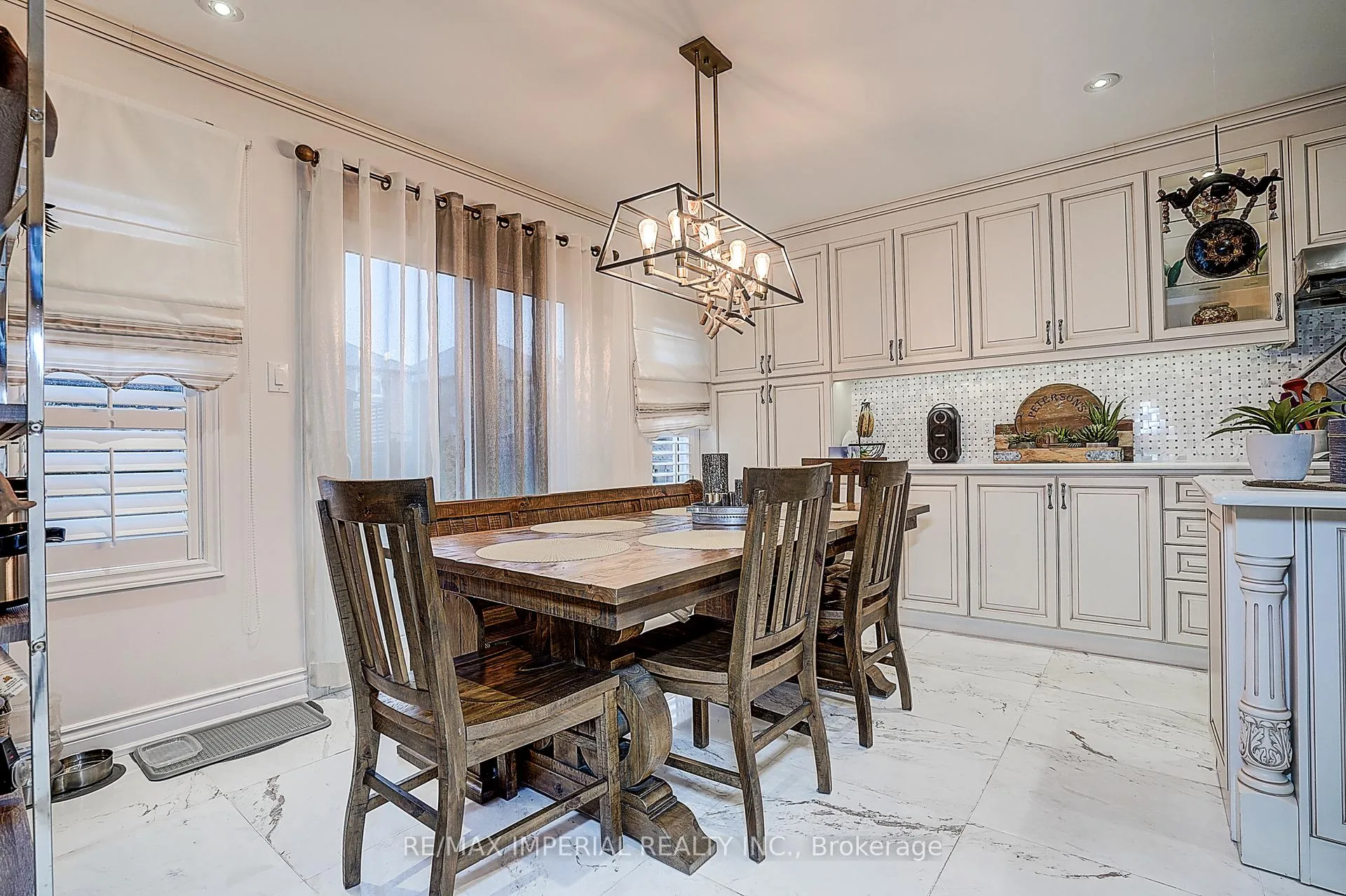 Photo 18 of 32 Brandon Gate Drive, Vaughan, Maple — HOMEH