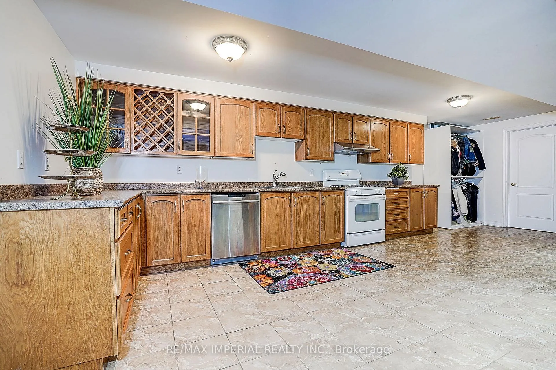 Photo 19 of 32 Brandon Gate Drive, Vaughan, Maple — HOMEH