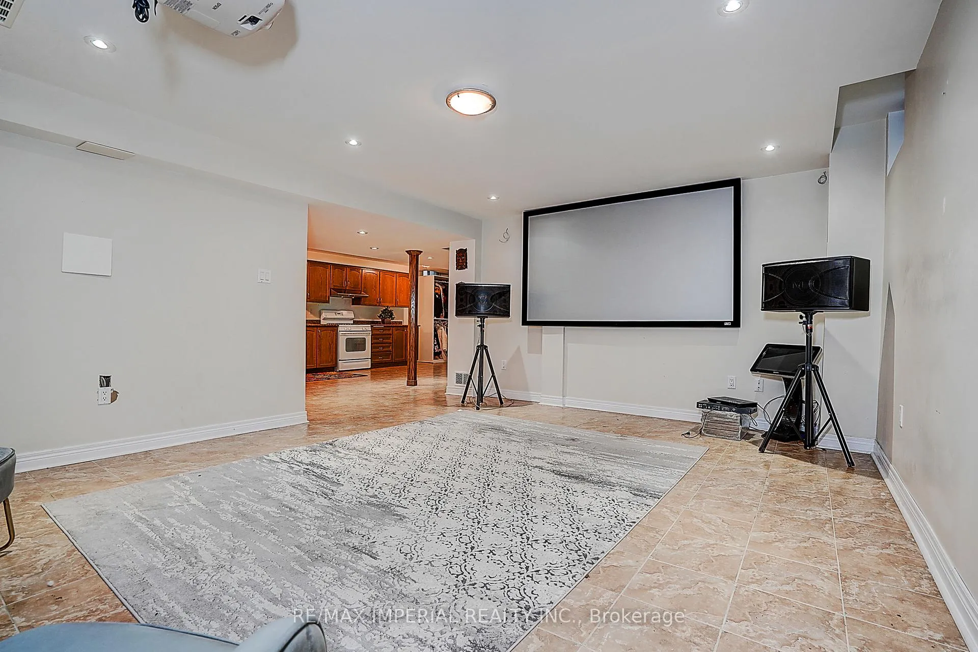 Photo 21 of 32 Brandon Gate Drive, Vaughan, Maple — HOMEH
