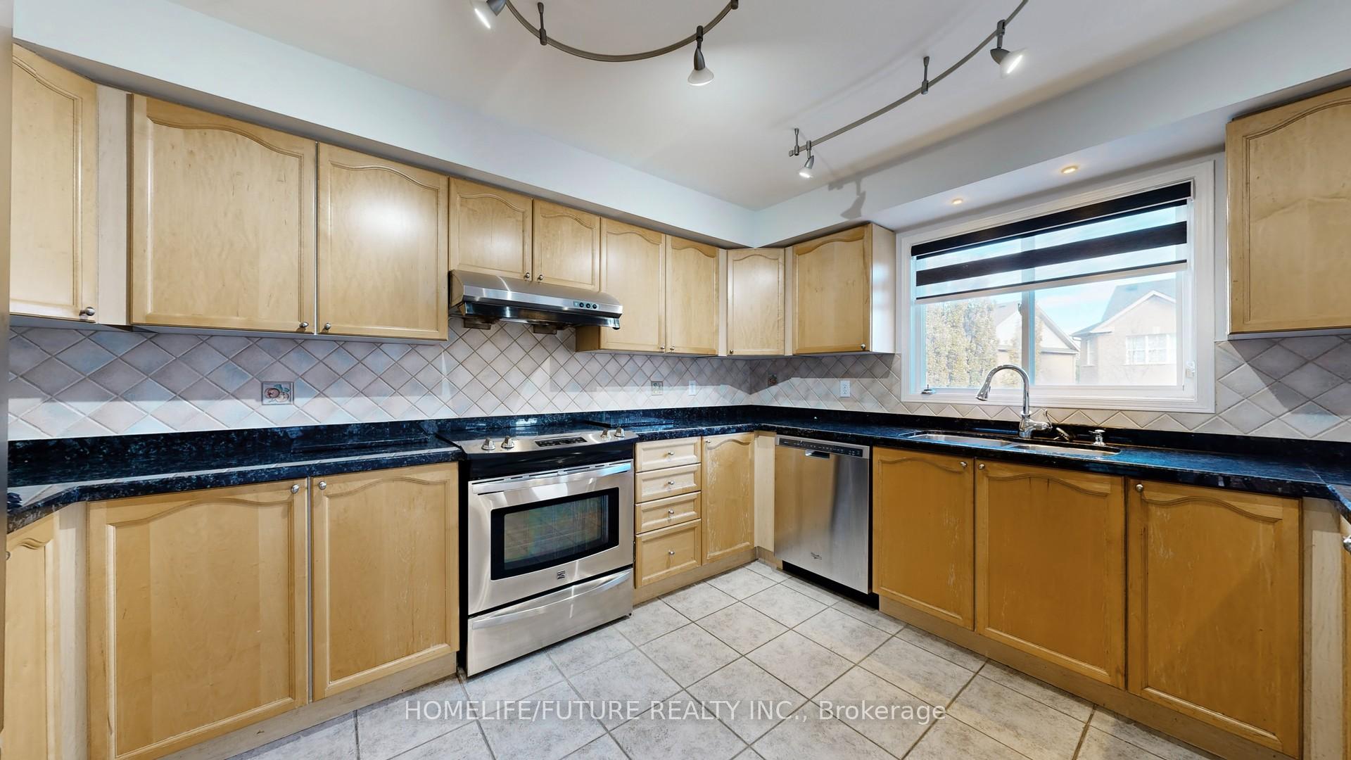 Photo 10 of Unit Main, 45 Gartshore Drive, Whitby, Williamsburg — HOMEH