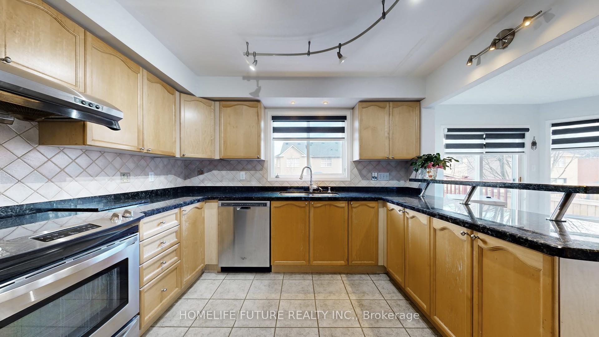 Photo 11 of Unit Main, 45 Gartshore Drive, Whitby, Williamsburg — HOMEH
