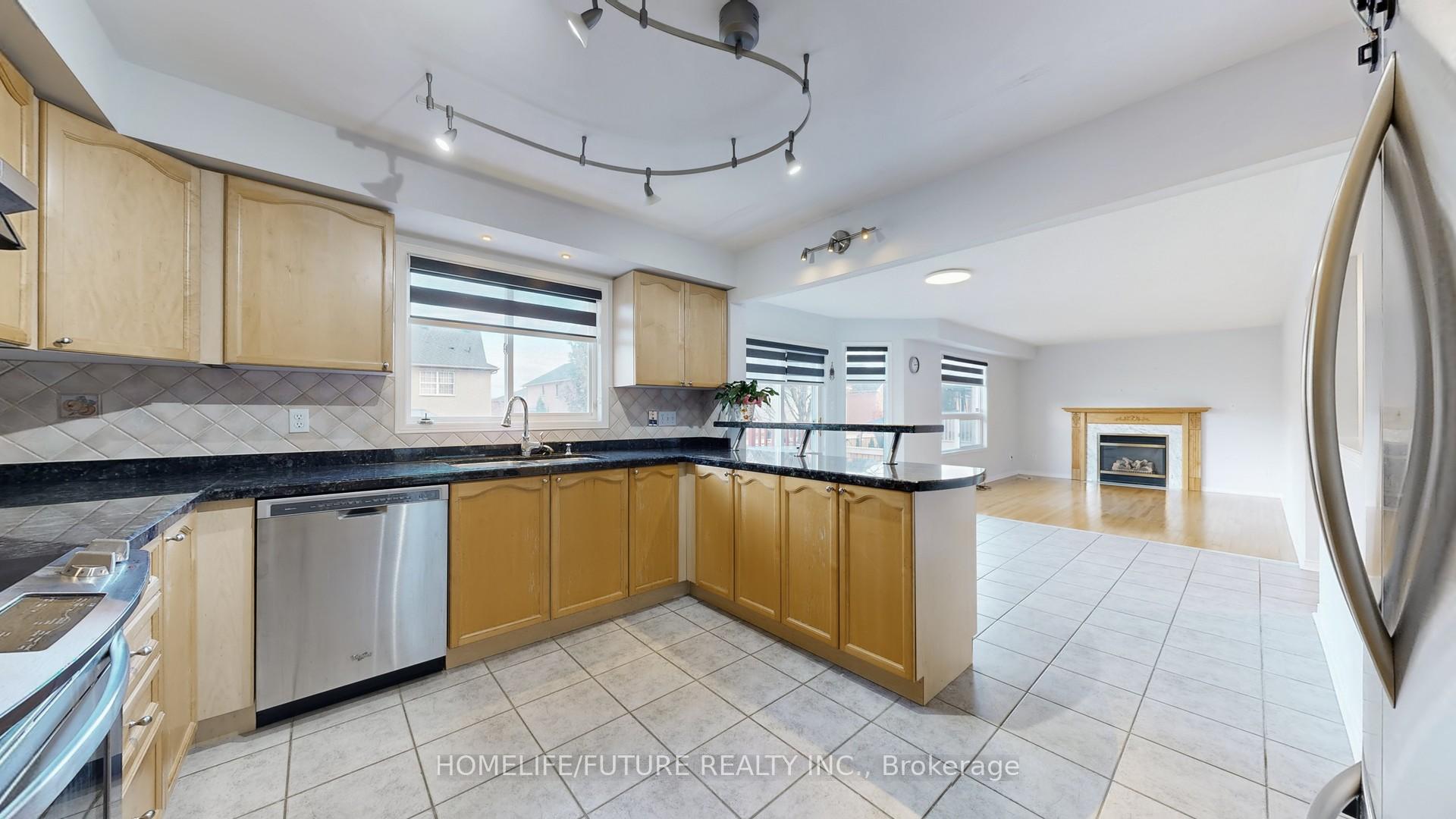 Photo 13 of Unit Main, 45 Gartshore Drive, Whitby, Williamsburg — HOMEH