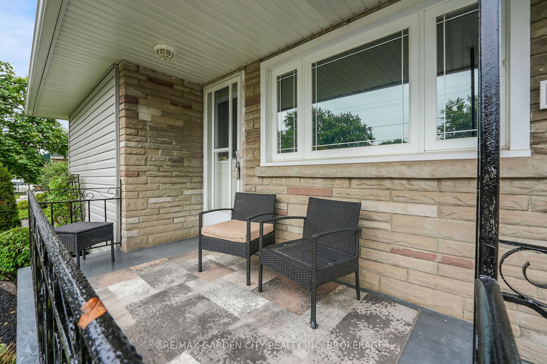 Photo 4 of 160 McAlpine Avenue S, Welland, Lincoln/Crowland — HOMEH