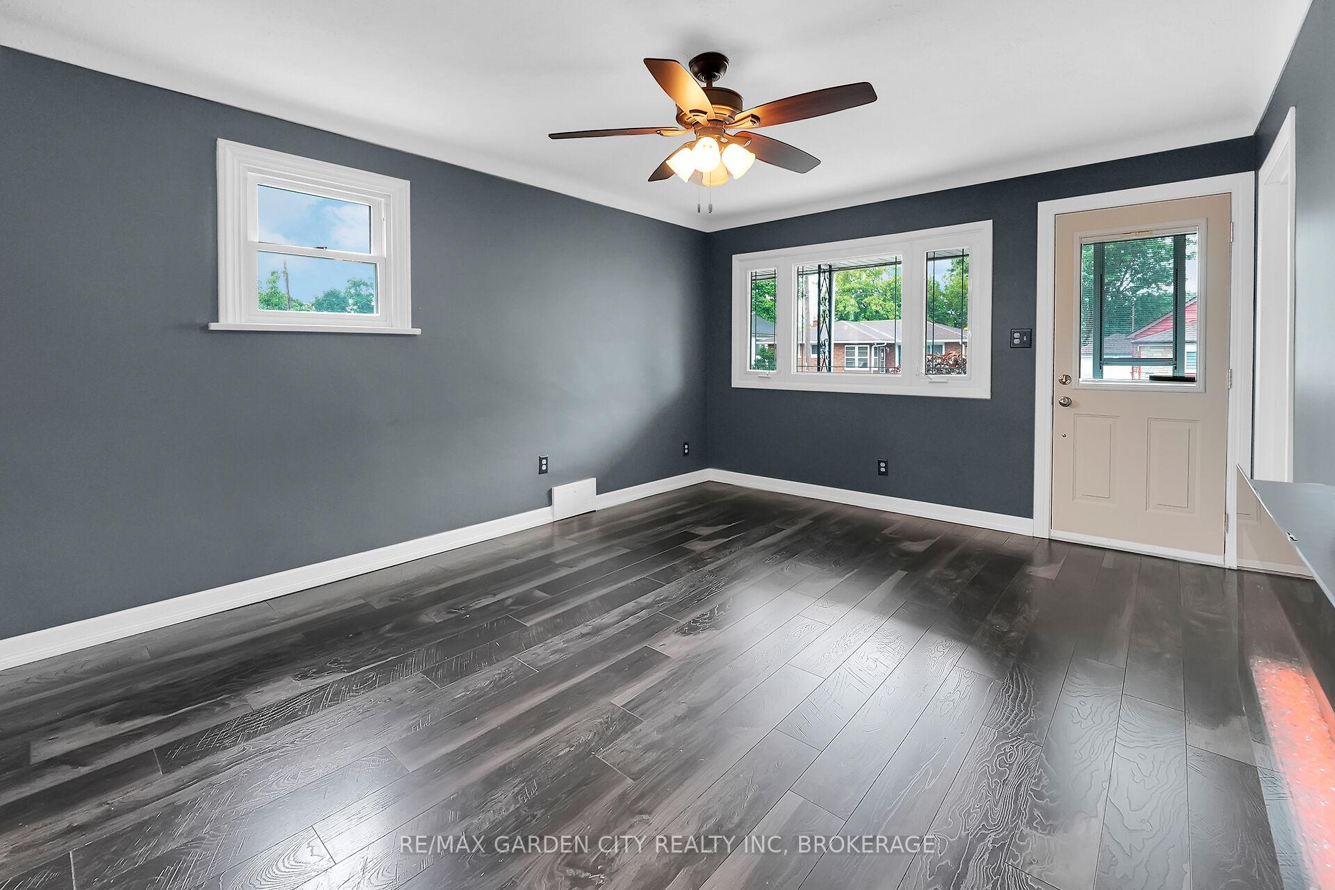 Photo 6 of 160 McAlpine Avenue S, Welland, Lincoln/Crowland — HOMEH