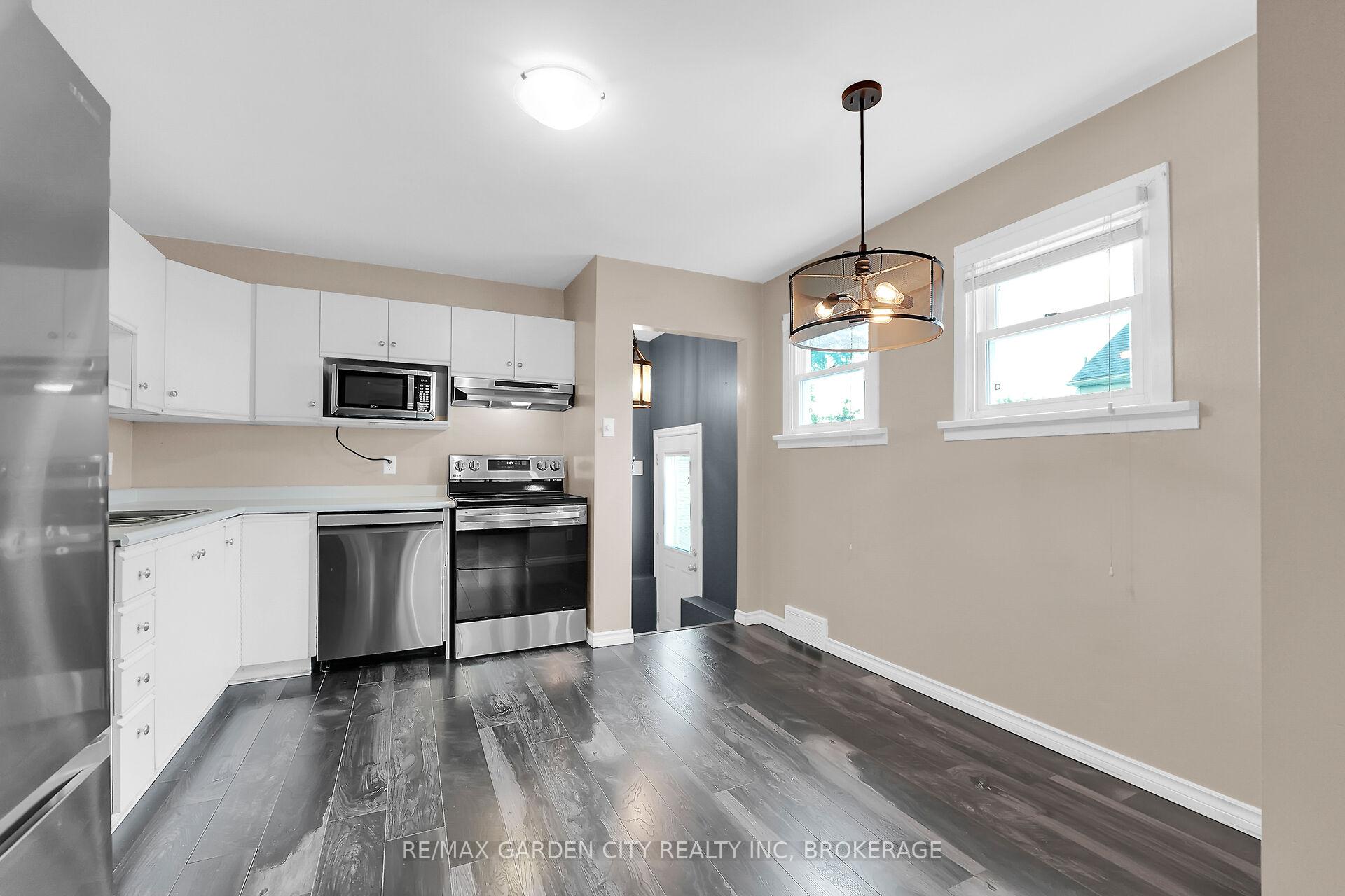 Photo 9 of 160 McAlpine Avenue S, Welland, Lincoln/Crowland — HOMEH