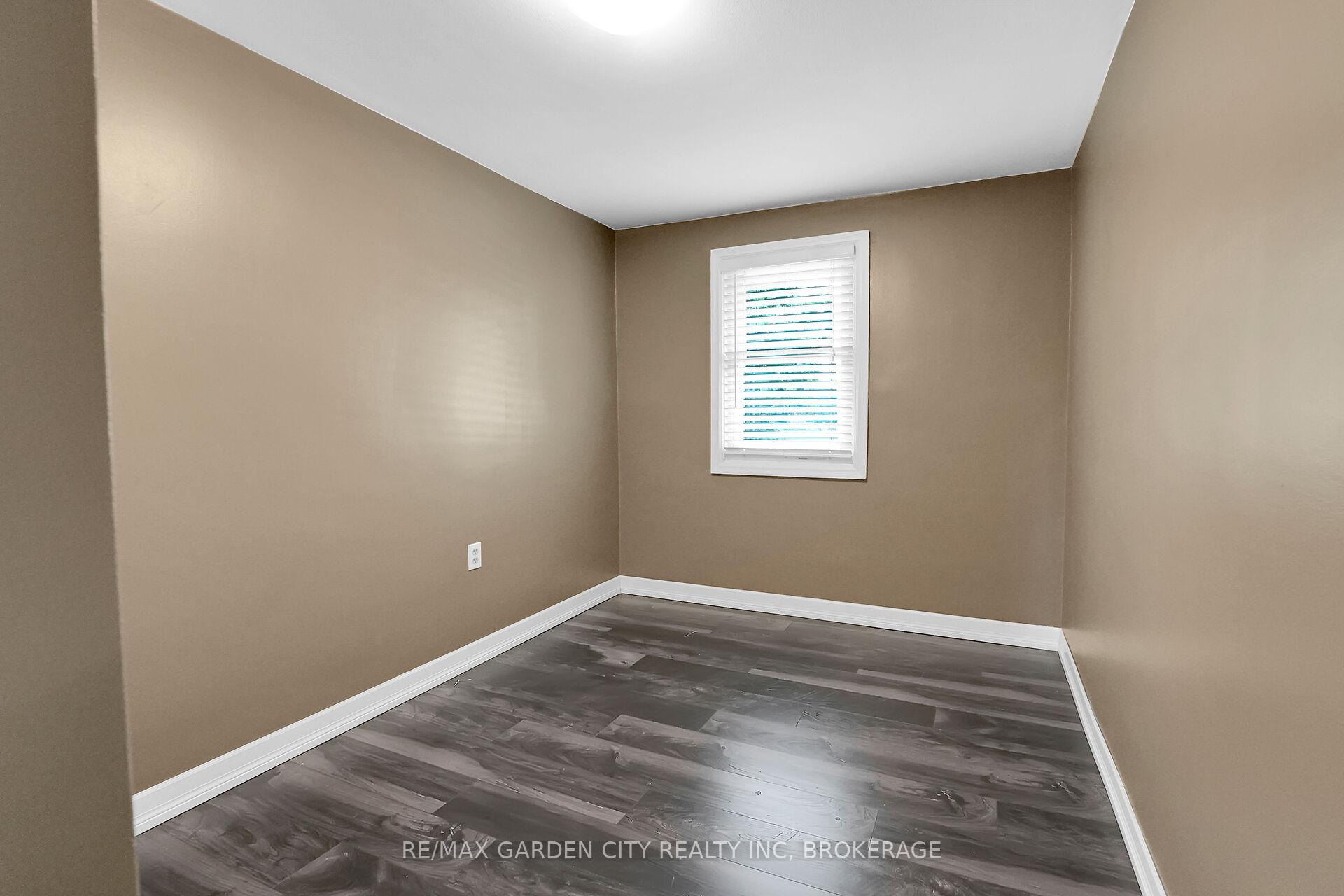 Photo 12 of 160 McAlpine Avenue S, Welland, Lincoln/Crowland — HOMEH