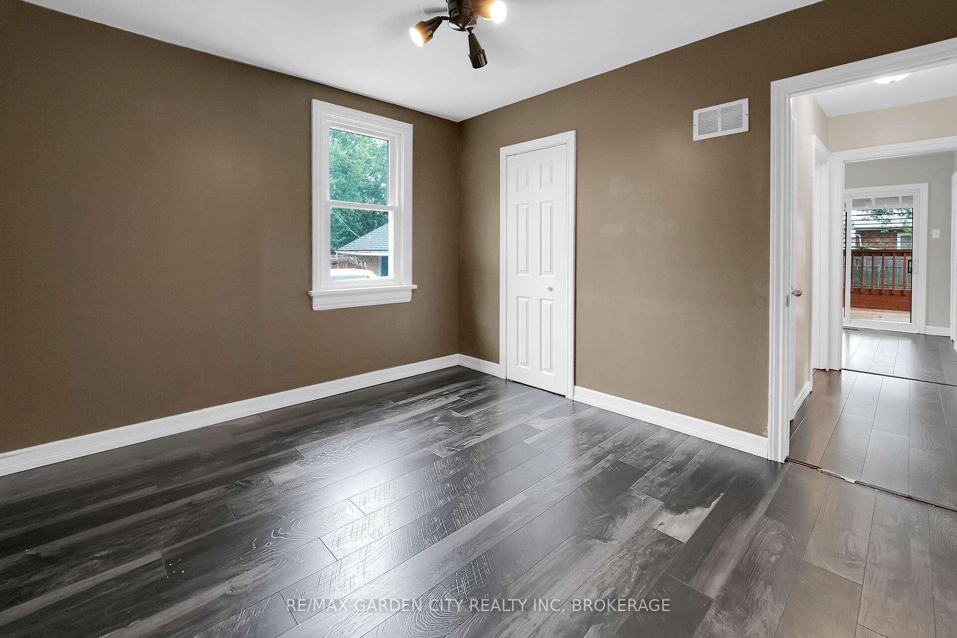 Photo 16 of 160 McAlpine Avenue S, Welland, Lincoln/Crowland — HOMEH