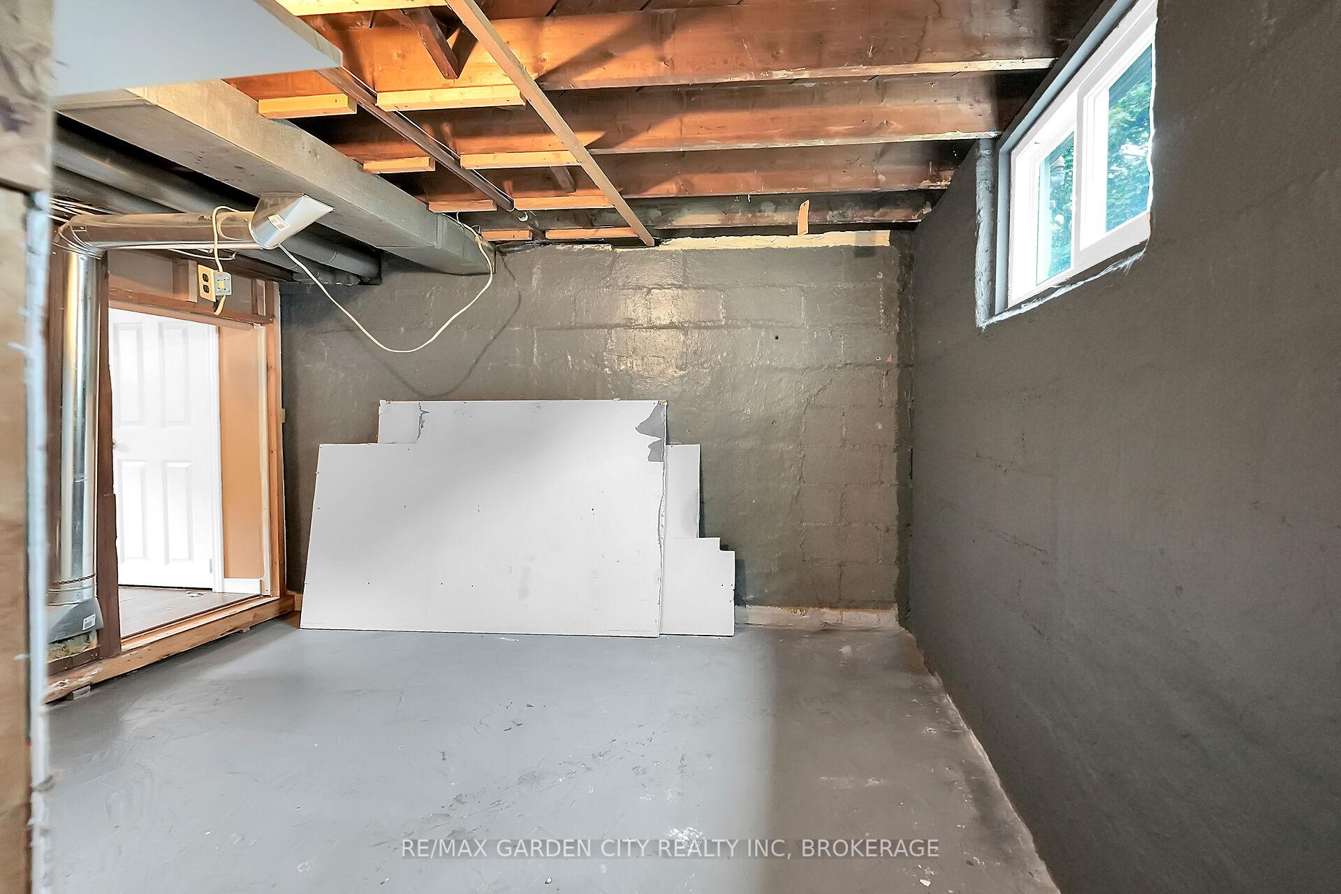 Photo 27 of 160 McAlpine Avenue S, Welland, Lincoln/Crowland — HOMEH