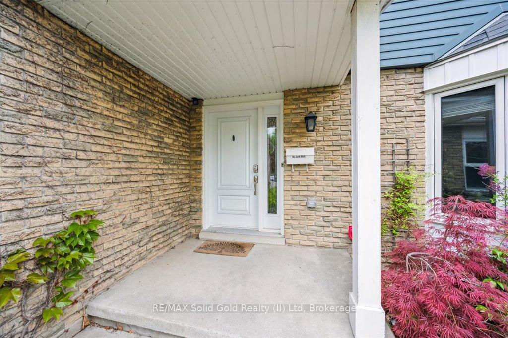 Photo 6 of 427 Stillmeadow Circle, Waterloo — HOMEH
