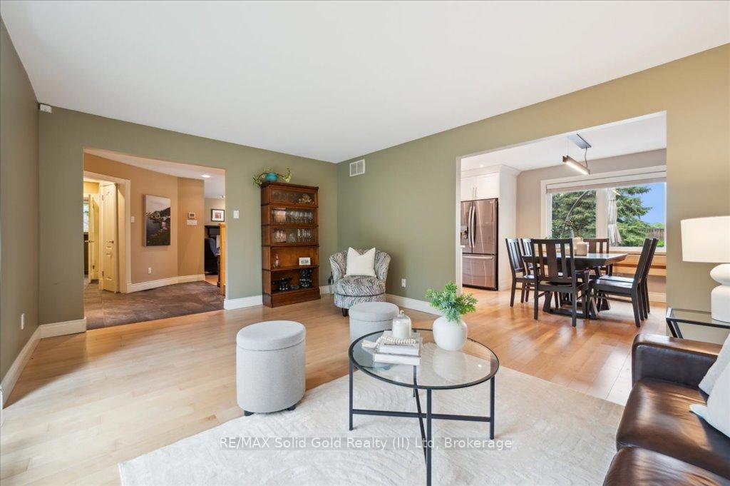 Photo 11 of 427 Stillmeadow Circle, Waterloo — HOMEH