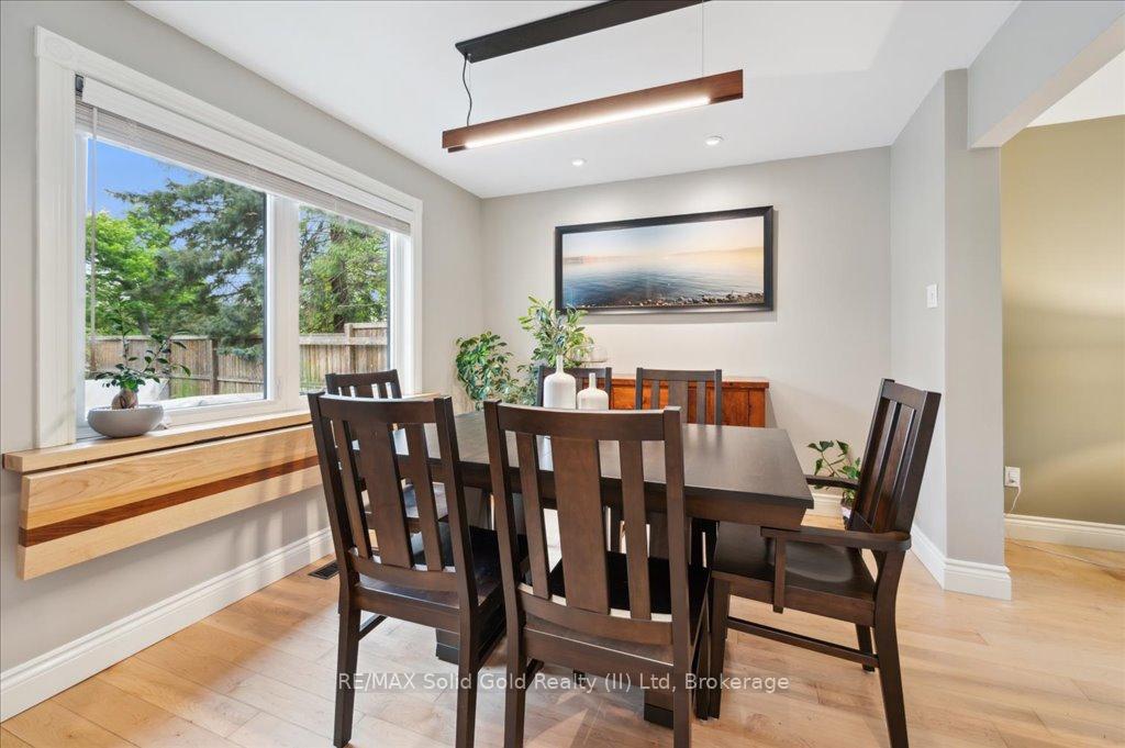 Photo 13 of 427 Stillmeadow Circle, Waterloo — HOMEH