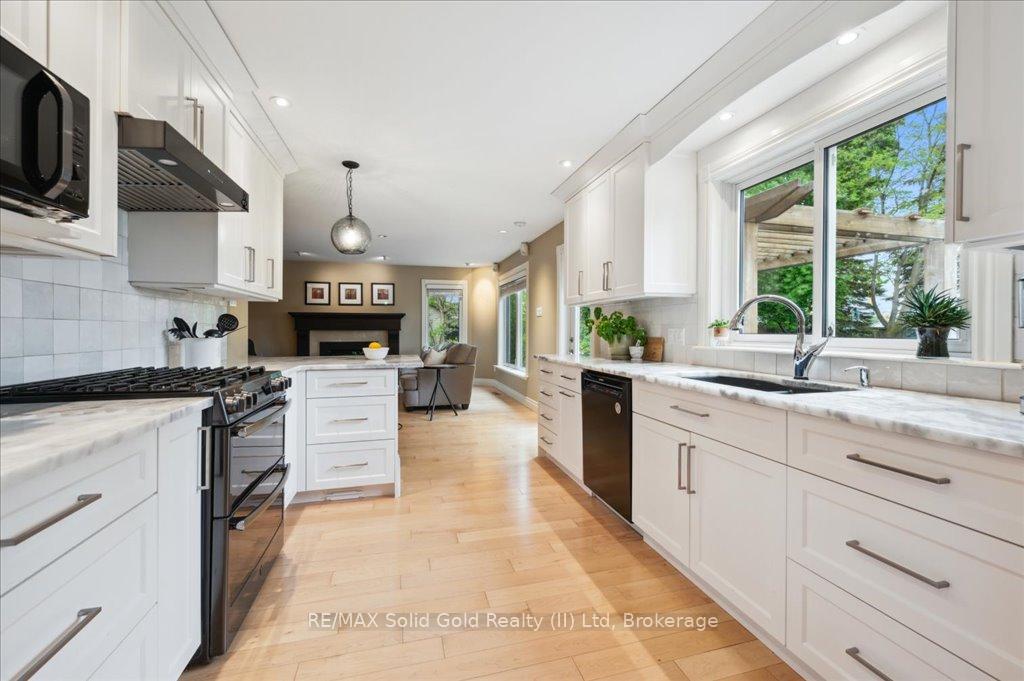Photo 16 of 427 Stillmeadow Circle, Waterloo — HOMEH