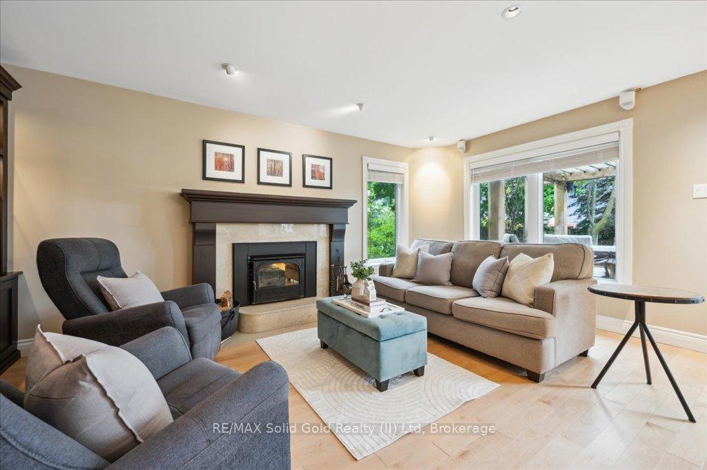 Photo 20 of 427 Stillmeadow Circle, Waterloo — HOMEH