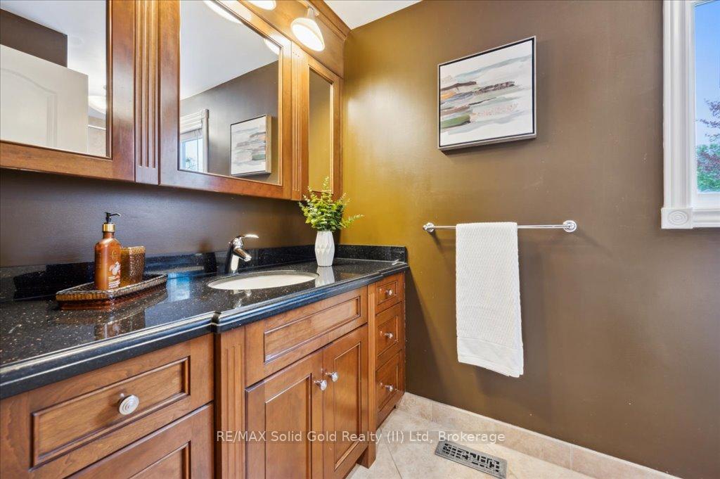 Photo 26 of 427 Stillmeadow Circle, Waterloo — HOMEH