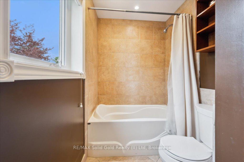 Photo 27 of 427 Stillmeadow Circle, Waterloo — HOMEH