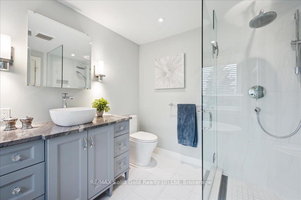 Photo 32 of 427 Stillmeadow Circle, Waterloo — HOMEH