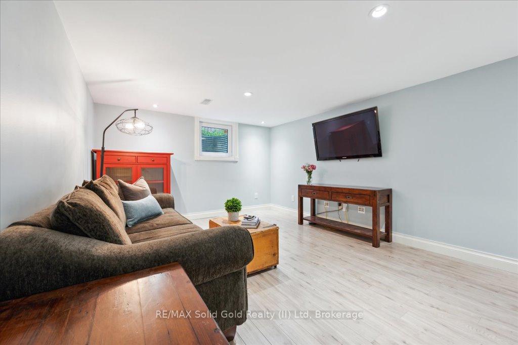 Photo 36 of 427 Stillmeadow Circle, Waterloo — HOMEH