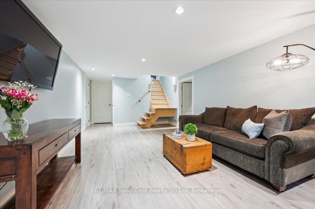 Photo 37 of 427 Stillmeadow Circle, Waterloo — HOMEH