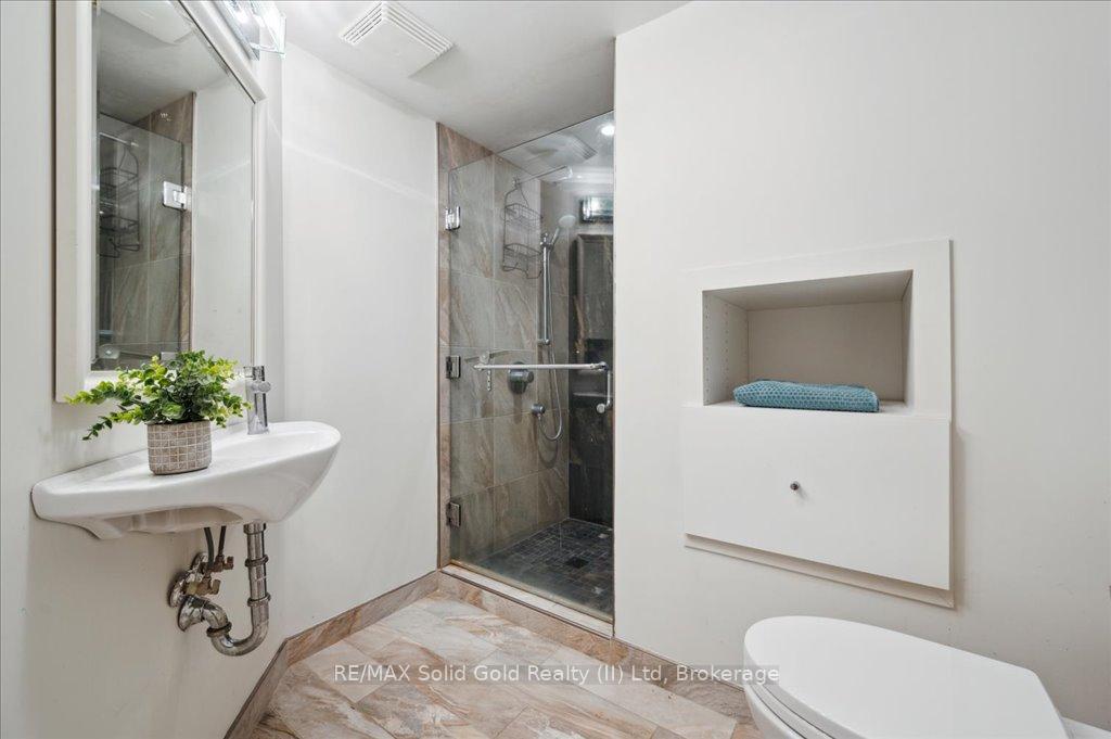 Photo 38 of 427 Stillmeadow Circle, Waterloo — HOMEH