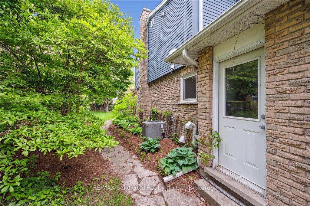 Photo 39 of 427 Stillmeadow Circle, Waterloo — HOMEH
