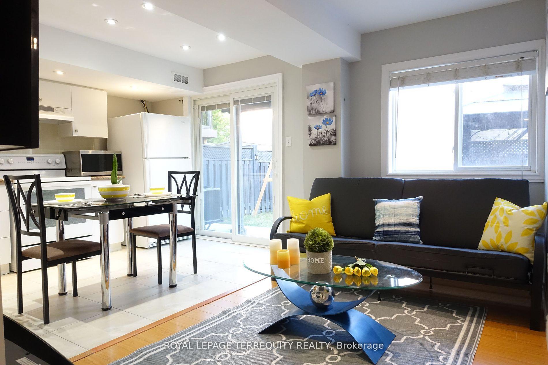 Photo 5 of 35 Gina Drive, Vaughan, Maple — HOMEH