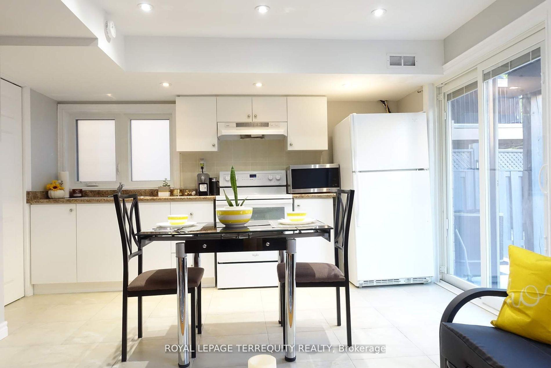 Photo 6 of 35 Gina Drive, Vaughan, Maple — HOMEH