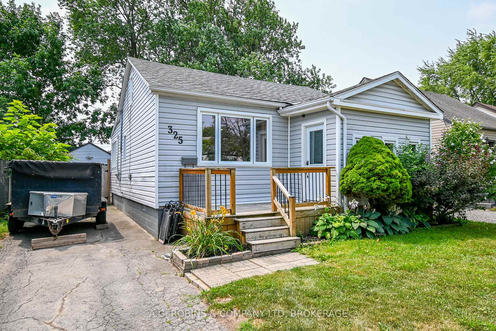 Photo 4 of 325 Commando Street, Welland, Lincoln/Crowland — HOMEH
