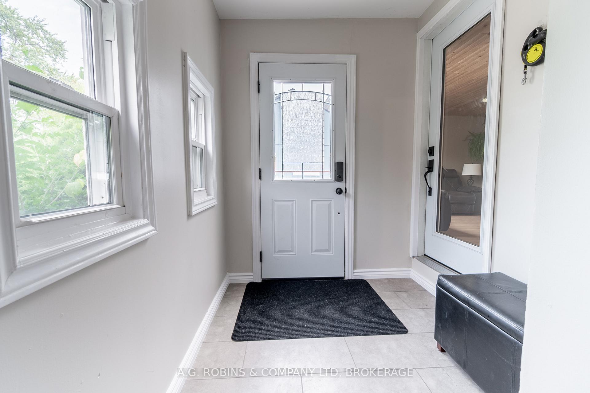 Photo 5 of 325 Commando Street, Welland, Lincoln/Crowland — HOMEH