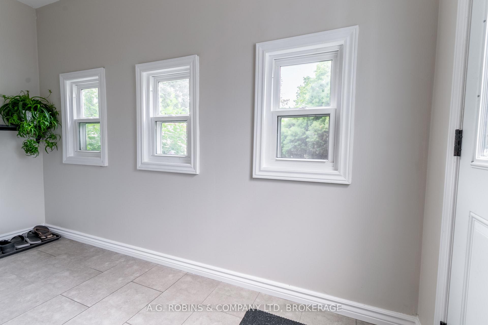 Photo 6 of 325 Commando Street, Welland, Lincoln/Crowland — HOMEH