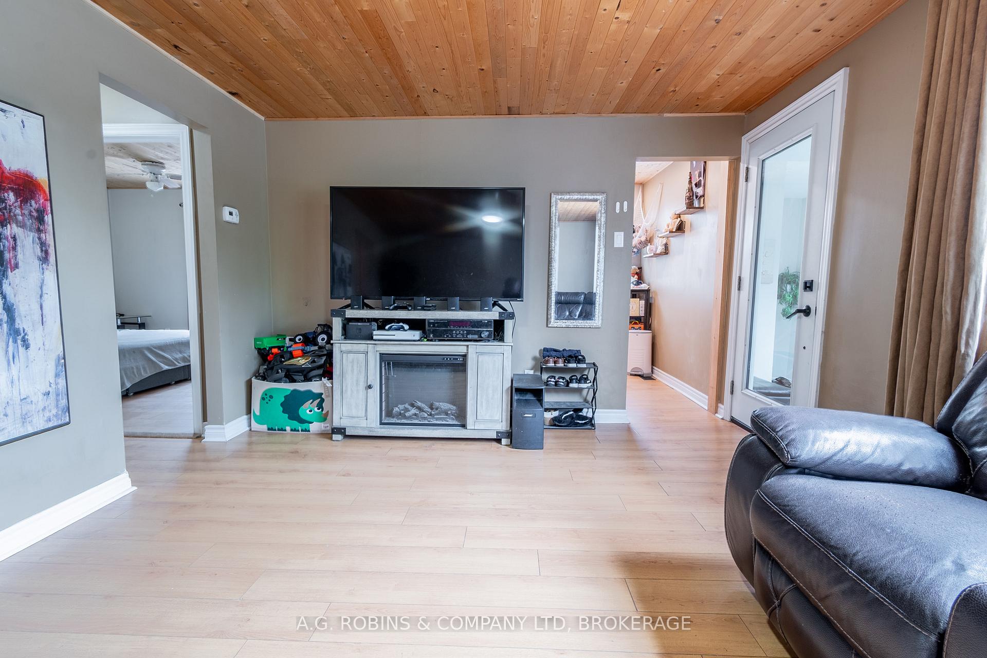 Photo 11 of 325 Commando Street, Welland, Lincoln/Crowland — HOMEH