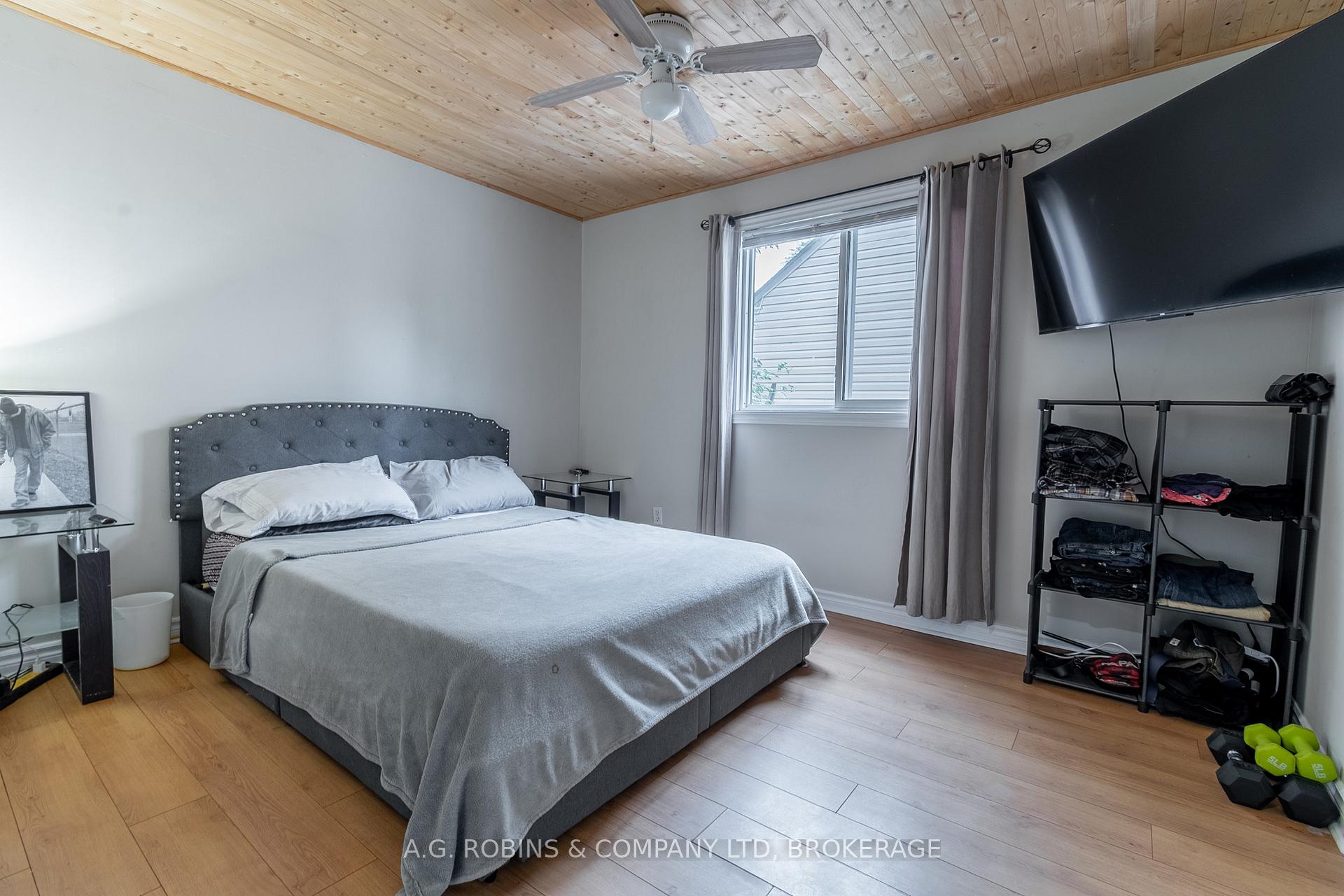 Photo 12 of 325 Commando Street, Welland, Lincoln/Crowland — HOMEH