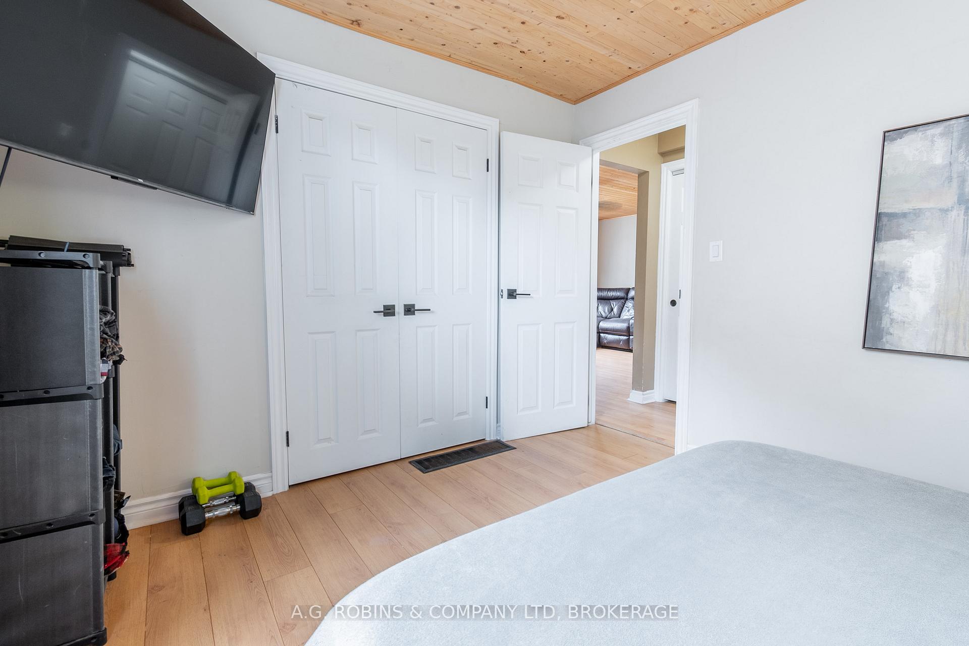 Photo 13 of 325 Commando Street, Welland, Lincoln/Crowland — HOMEH
