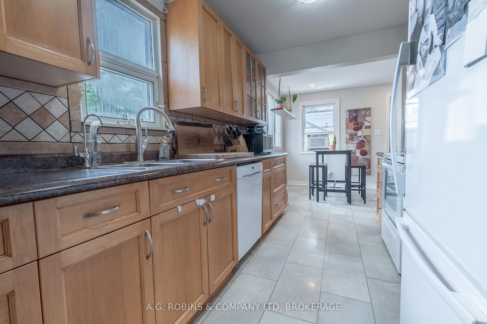 Photo 18 of 325 Commando Street, Welland, Lincoln/Crowland — HOMEH