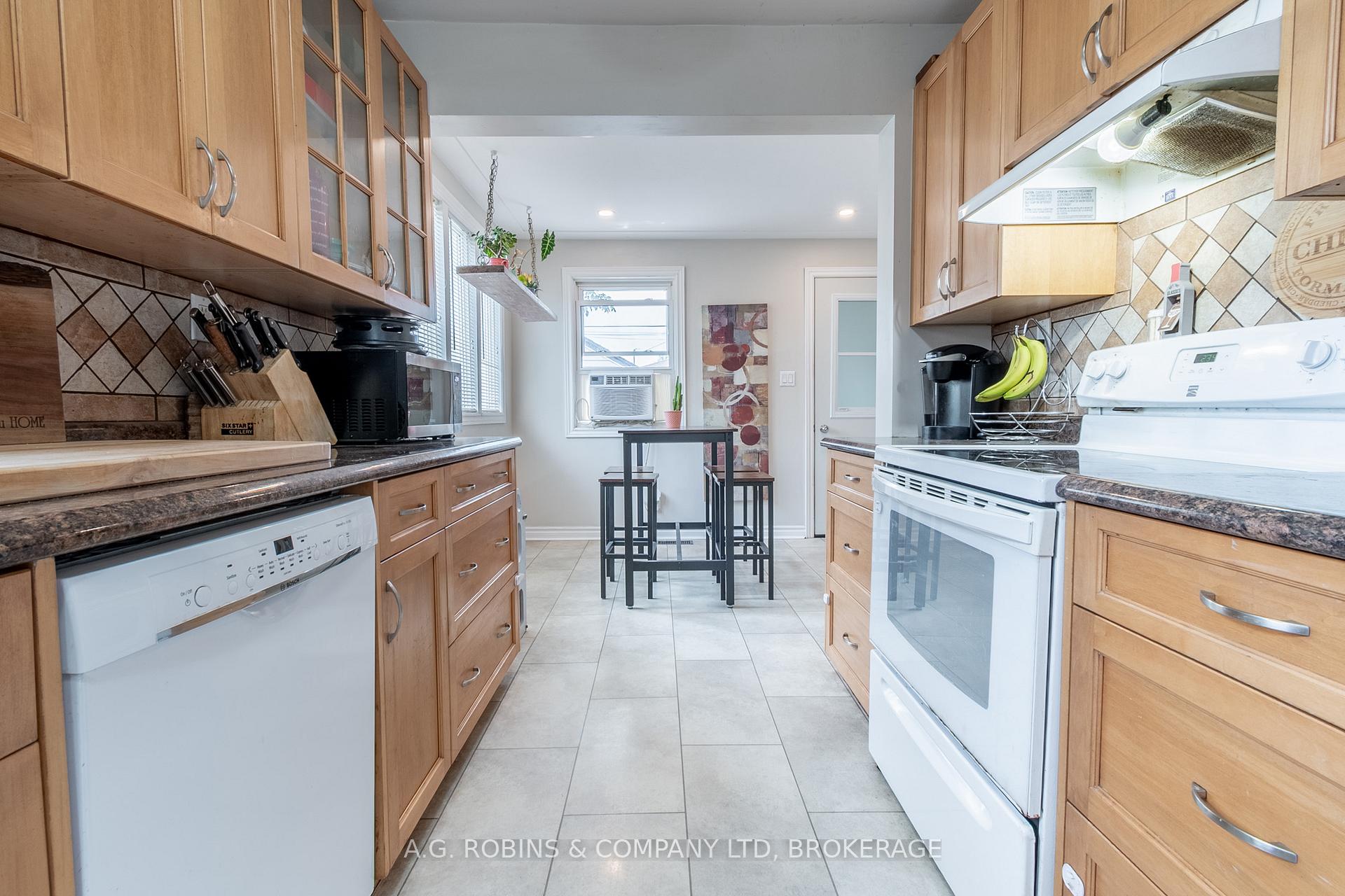 Photo 20 of 325 Commando Street, Welland, Lincoln/Crowland — HOMEH