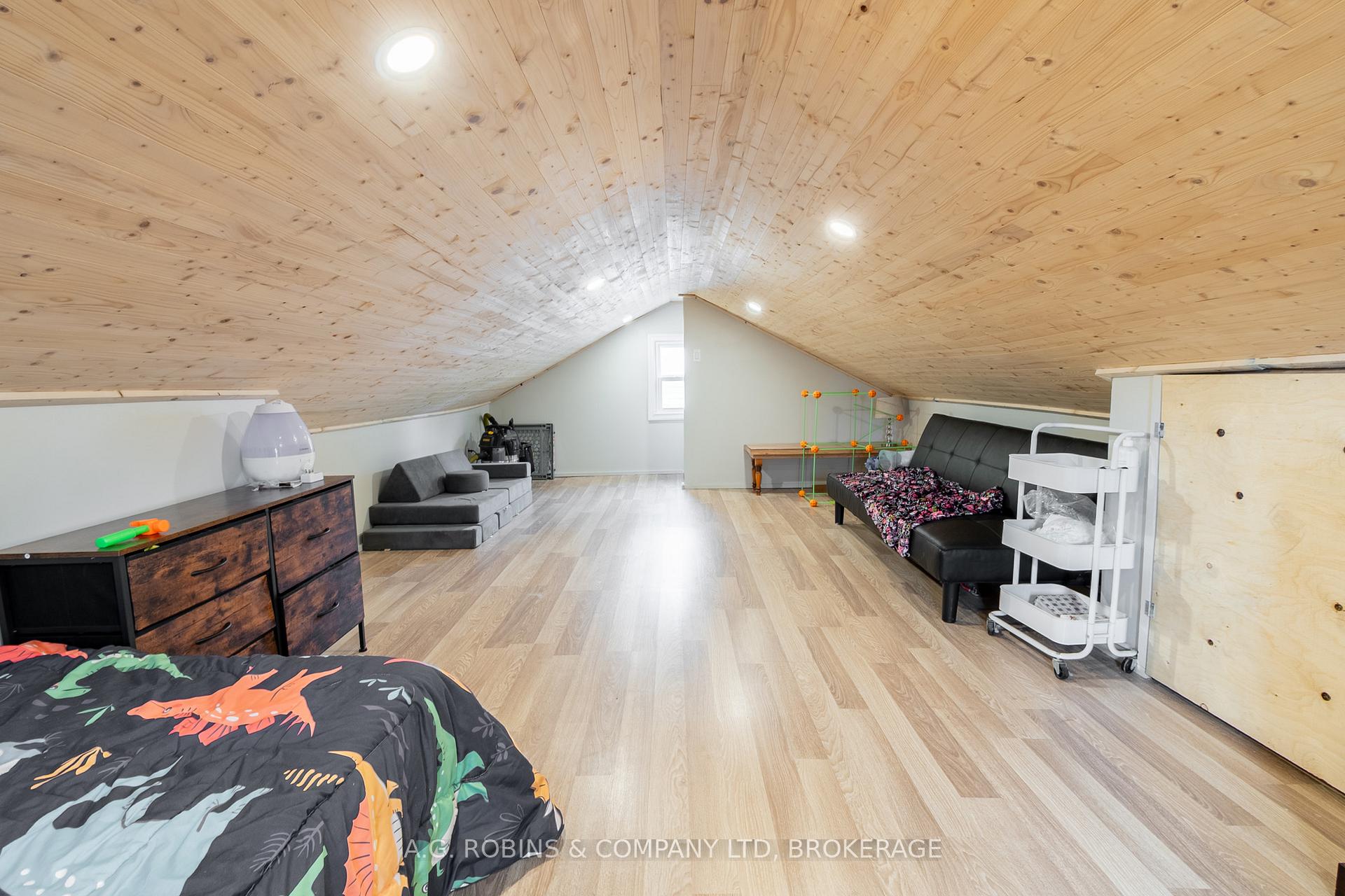 Photo 29 of 325 Commando Street, Welland, Lincoln/Crowland — HOMEH