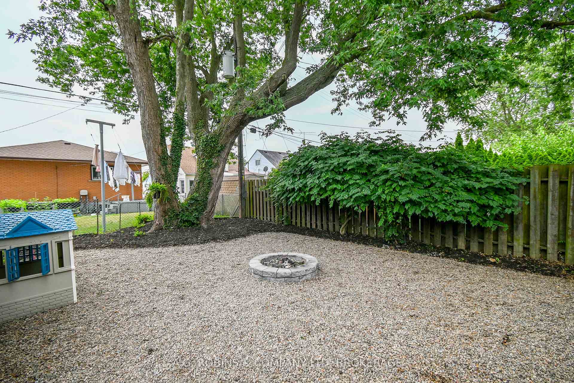 Photo 36 of 325 Commando Street, Welland, Lincoln/Crowland — HOMEH