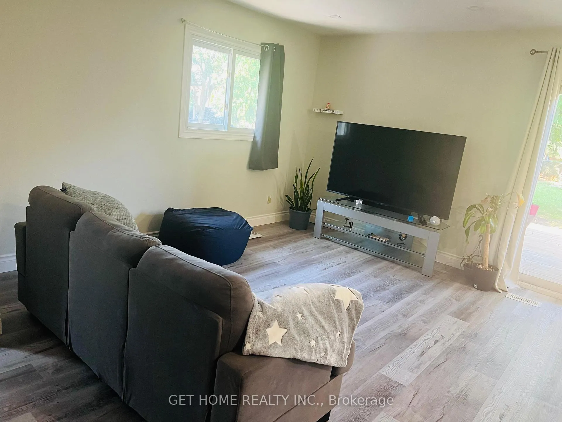 Photo 2 of 611 Anderson Street, Whitby, Blue Grass Meadows — HOMEH