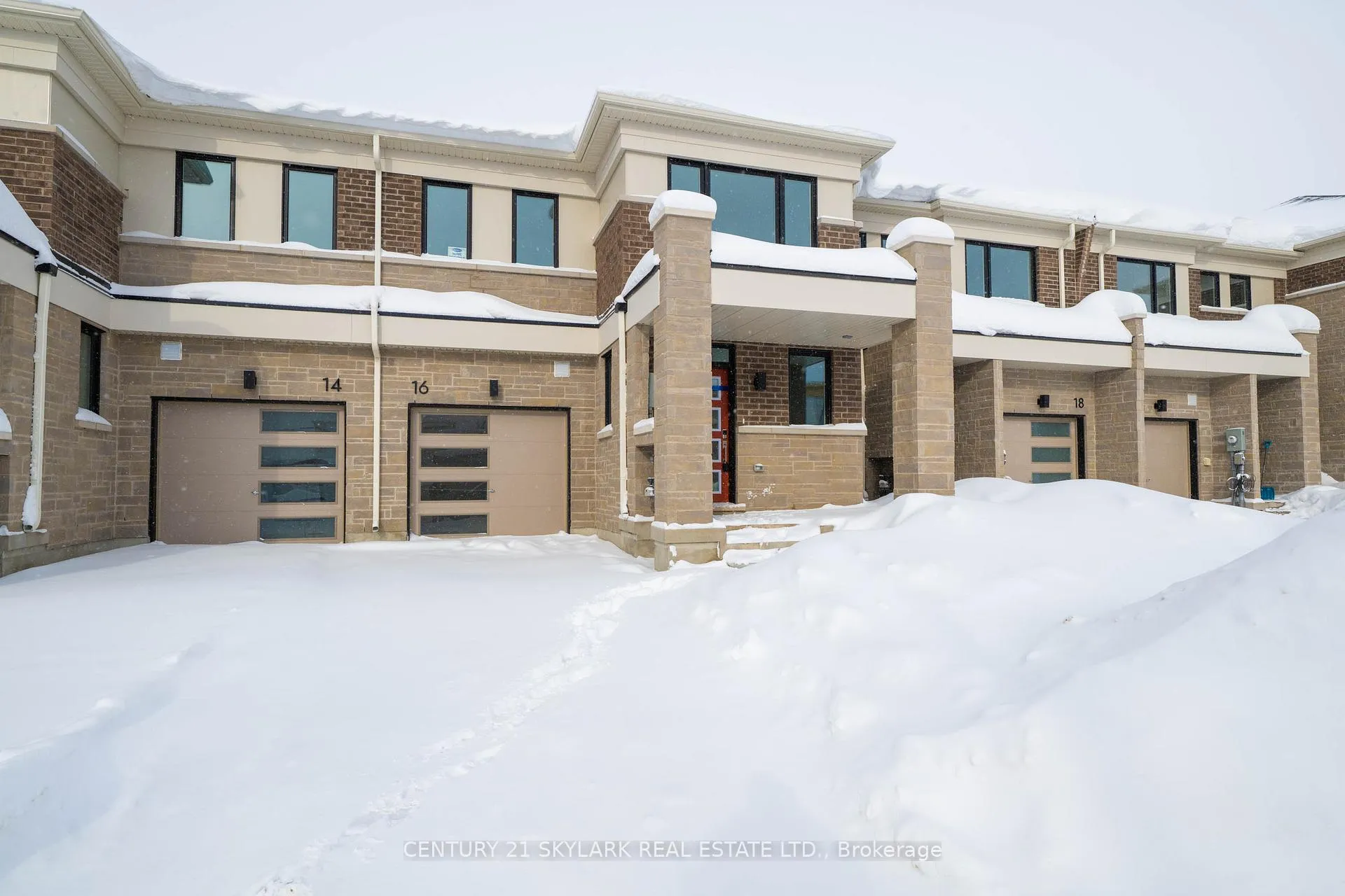 Photo 3 of 16 Ivory Road, Barrie, Rural Barrie Southeast — HOMEH