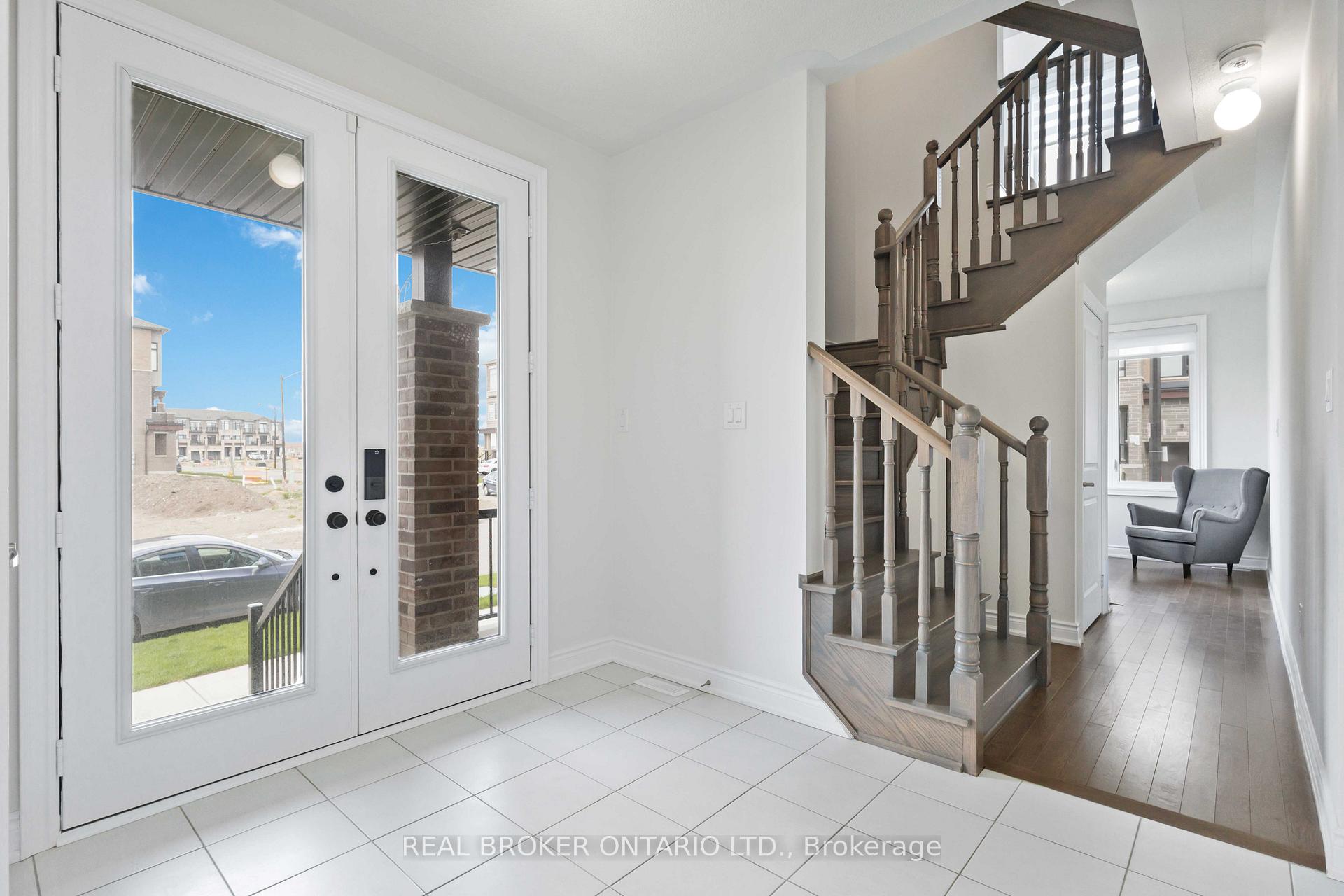 Photo 5 of 63 Tennant Circle, Vaughan, Vellore Village — HOMEH