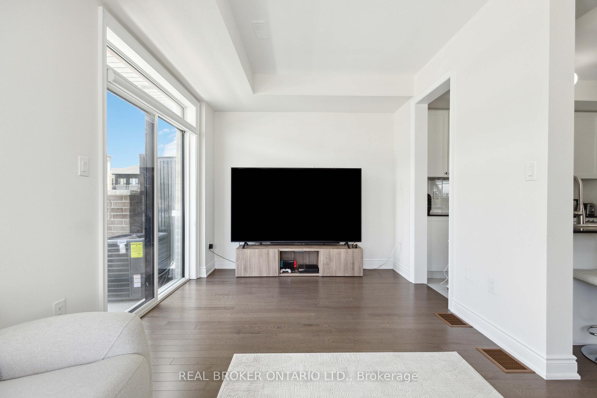 Photo 7 of 63 Tennant Circle, Vaughan, Vellore Village — HOMEH