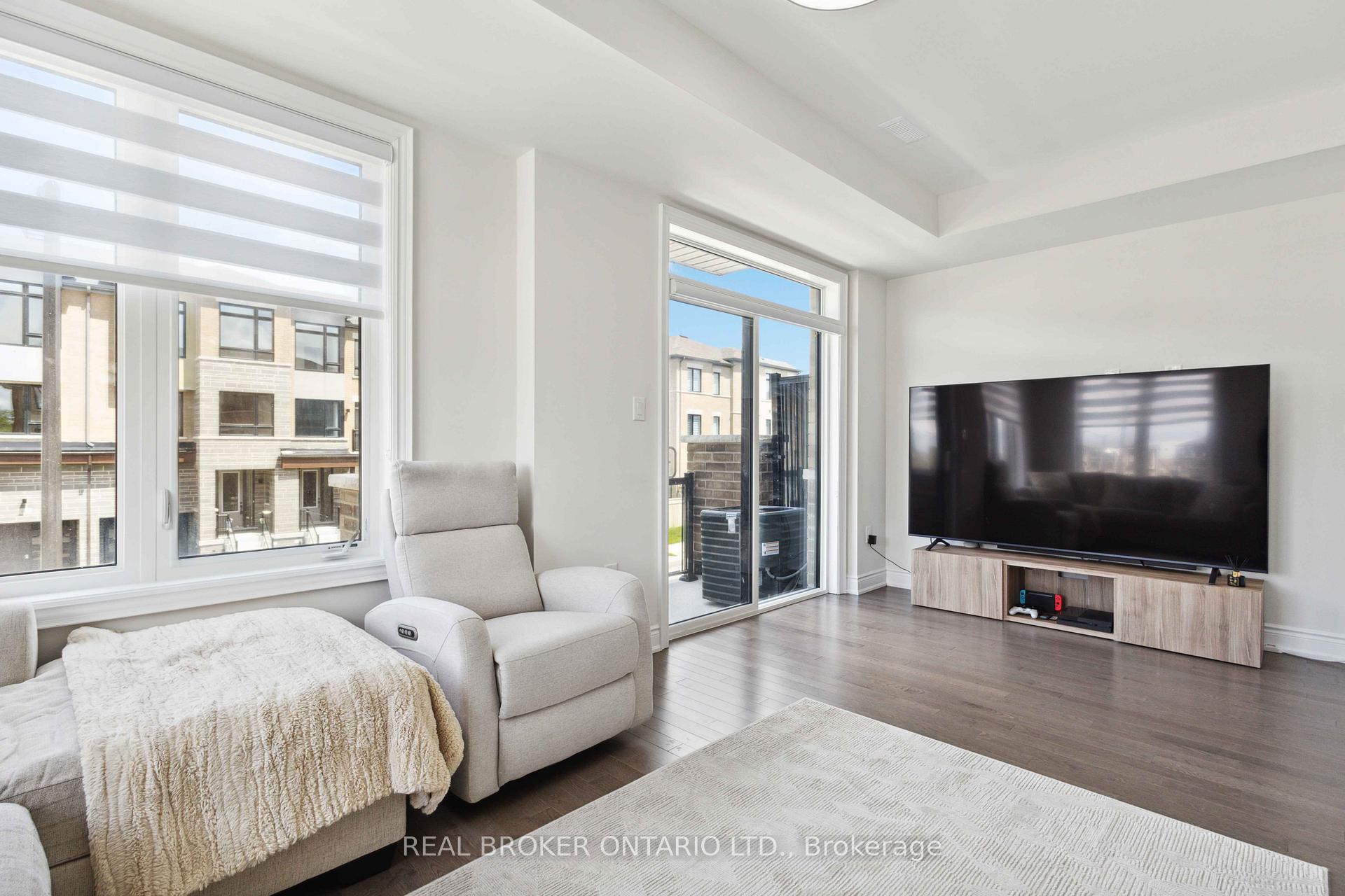 Photo 8 of 63 Tennant Circle, Vaughan, Vellore Village — HOMEH