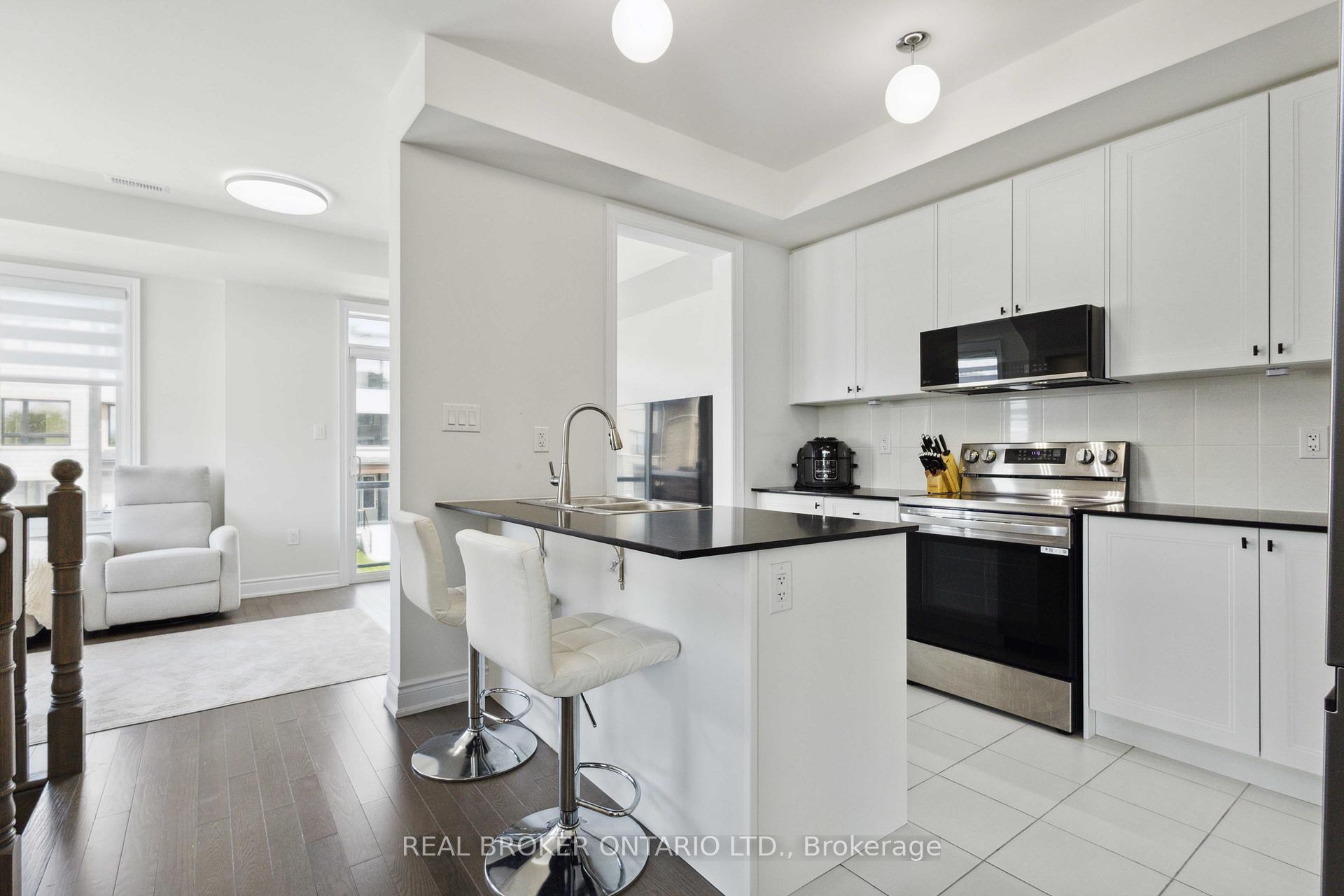 Photo 16 of 63 Tennant Circle, Vaughan, Vellore Village — HOMEH