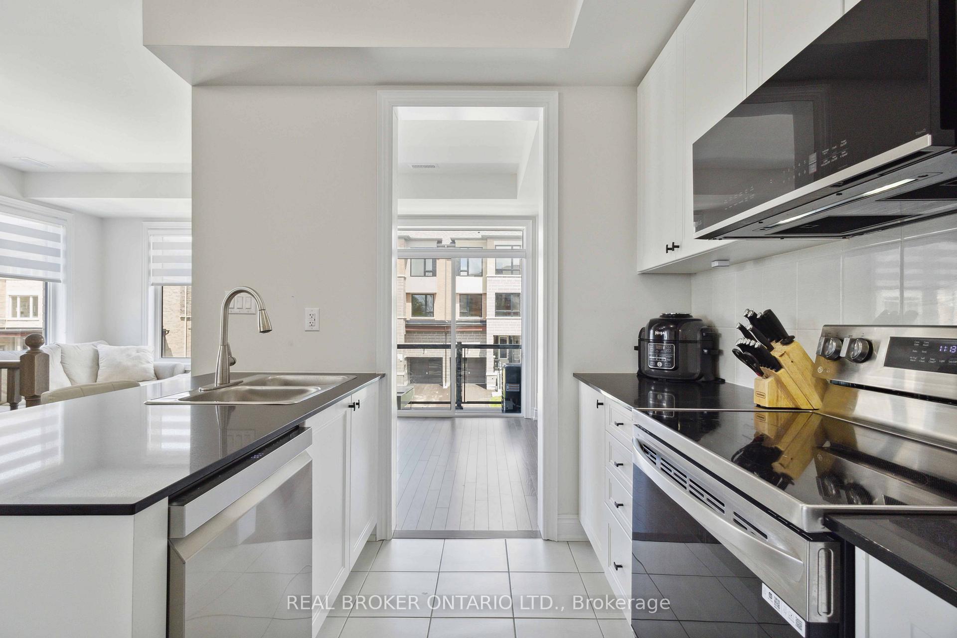 Photo 17 of 63 Tennant Circle, Vaughan, Vellore Village — HOMEH