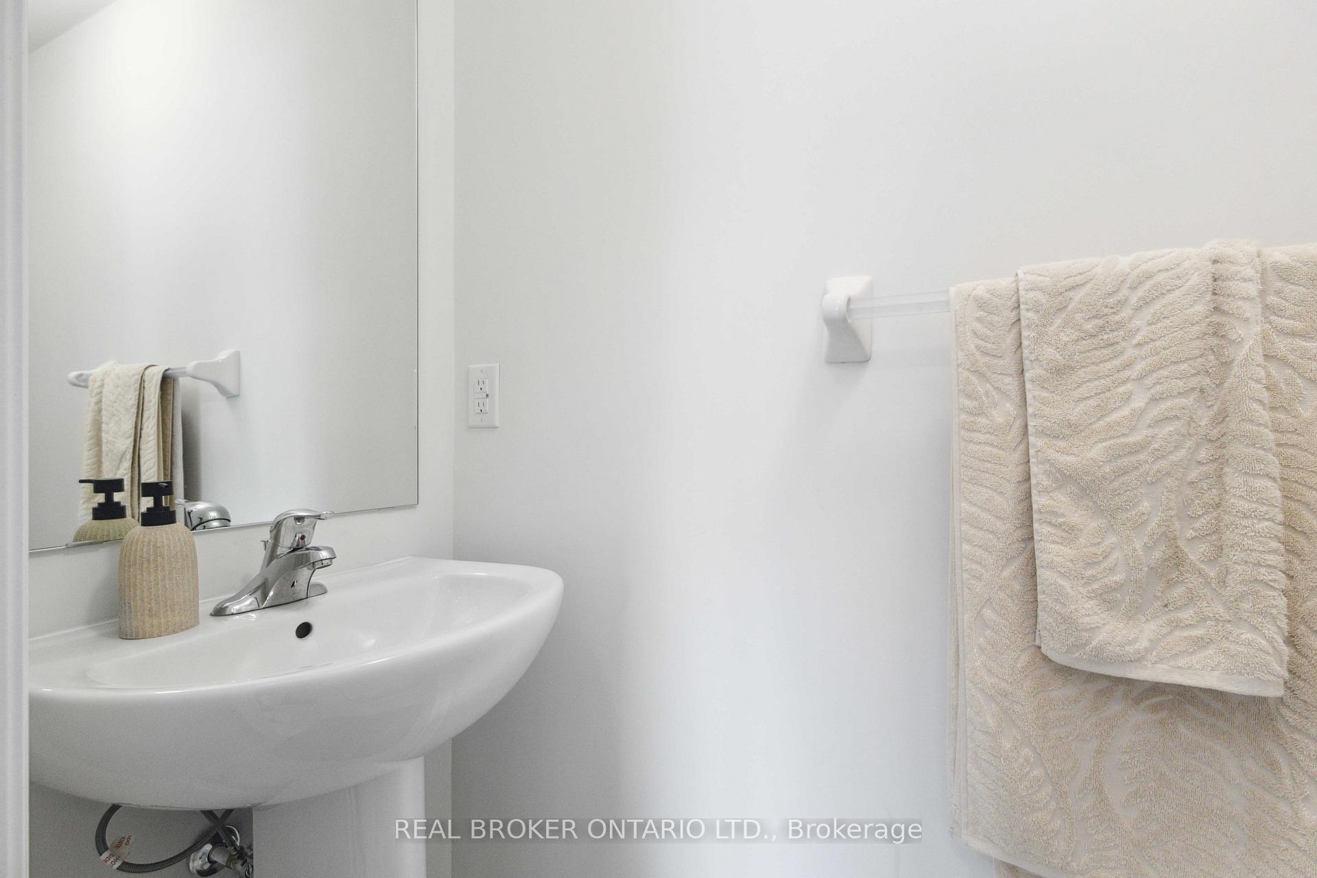 Photo 21 of 63 Tennant Circle, Vaughan, Vellore Village — HOMEH
