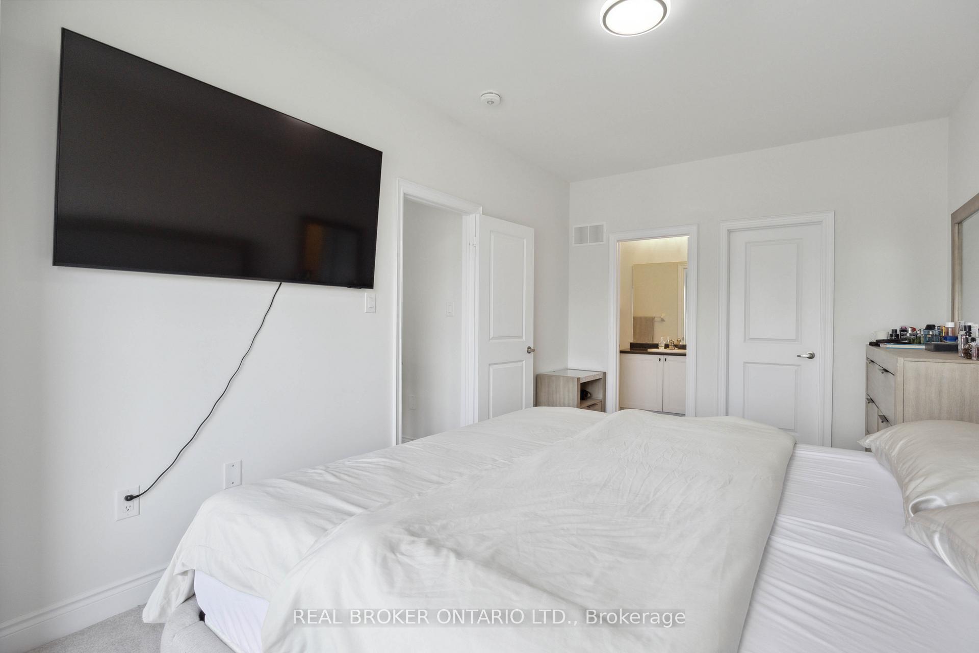 Photo 26 of 63 Tennant Circle, Vaughan, Vellore Village — HOMEH