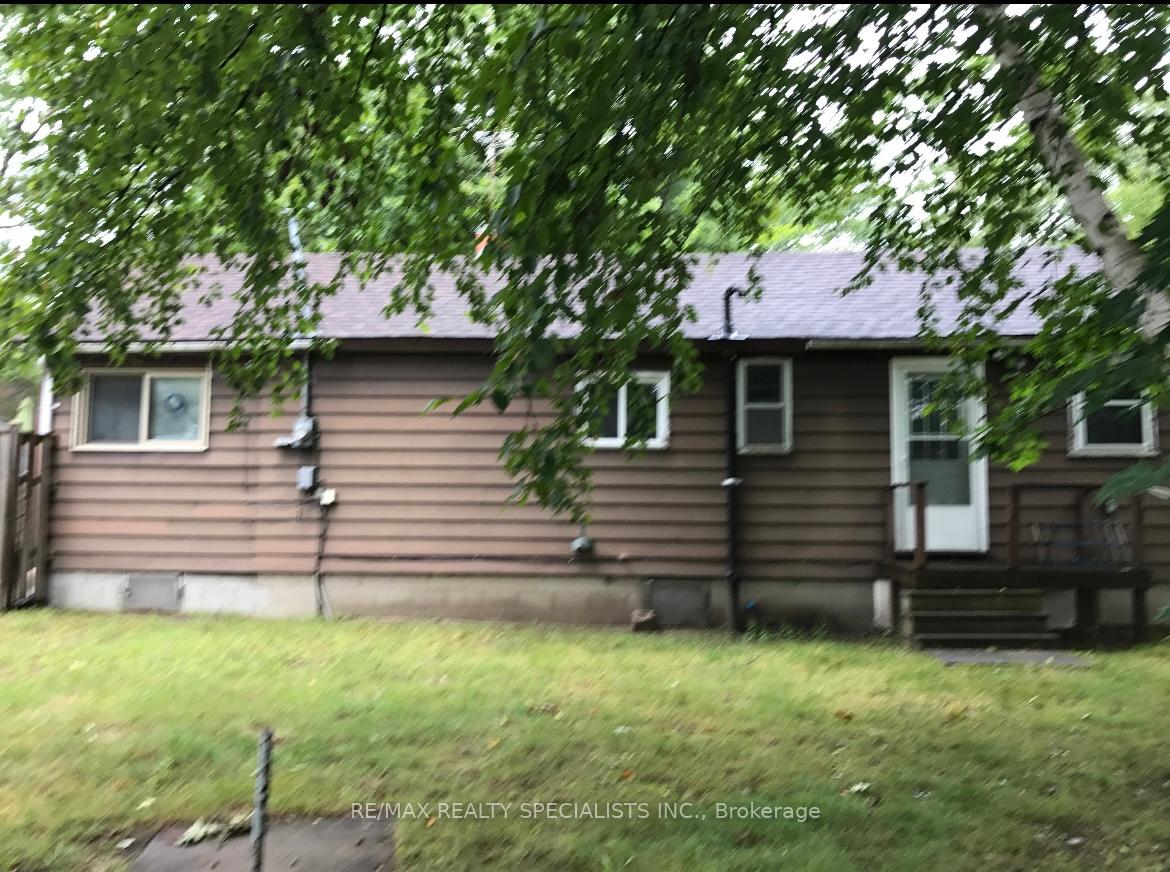 Photo 2 of Unit B, 113 31st Street, Wasaga Beach — HOMEH