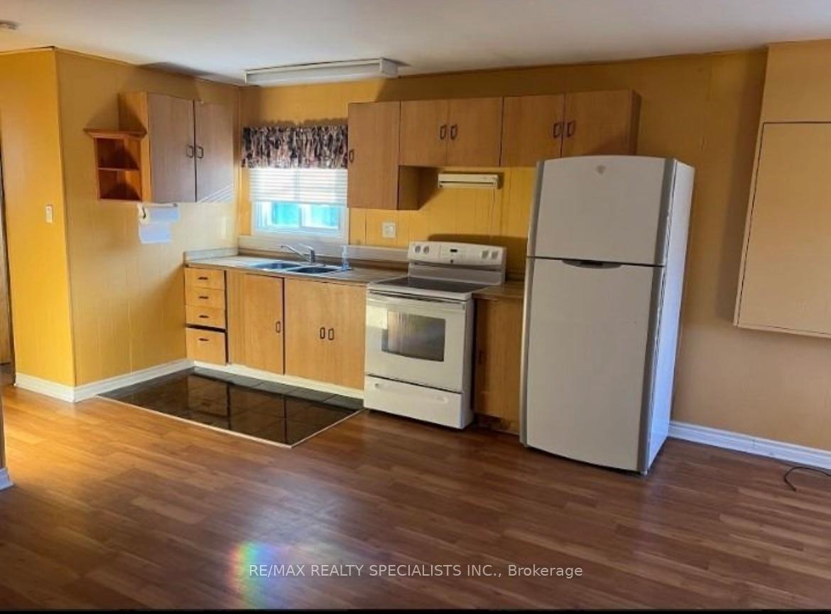 Photo 3 of Unit B, 113 31st Street, Wasaga Beach — HOMEH